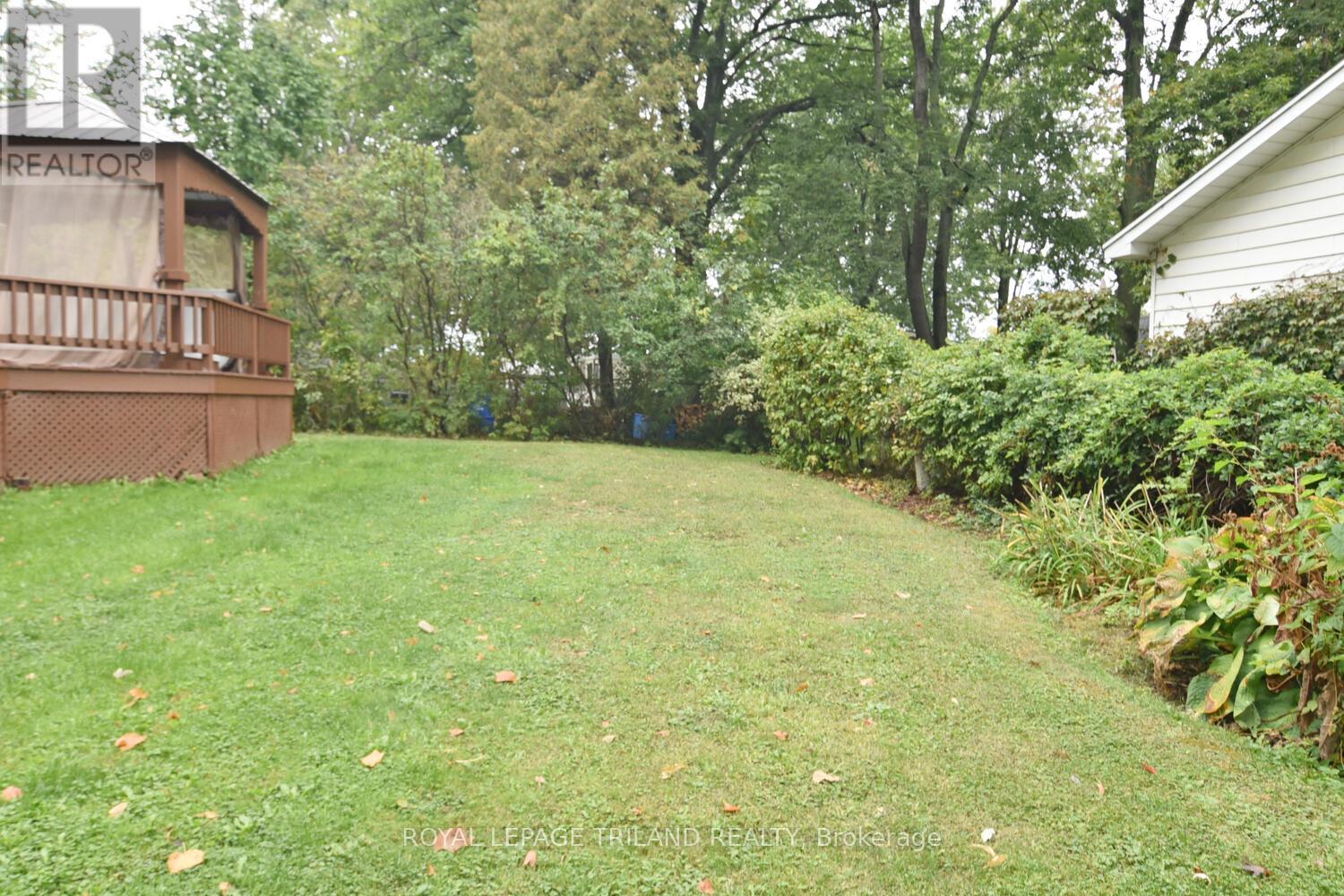 6016 Max's Drive, Lambton Shores, Ontario  N0N 1J1 - Photo 9 - X12421763
