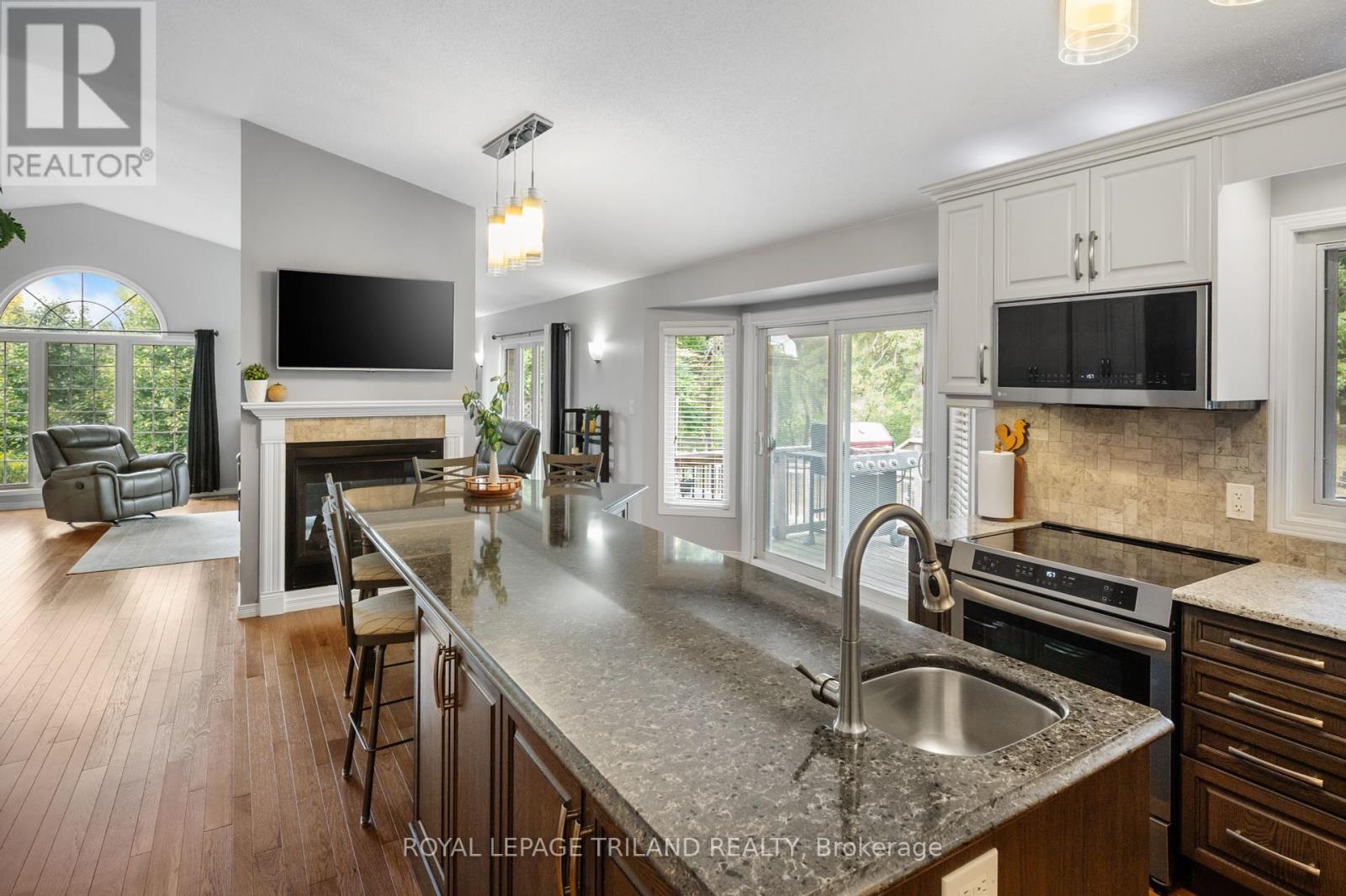 2670 Putnam Road, Thames Centre, Ontario  N0L 2B0 - Photo 14 - X12421865