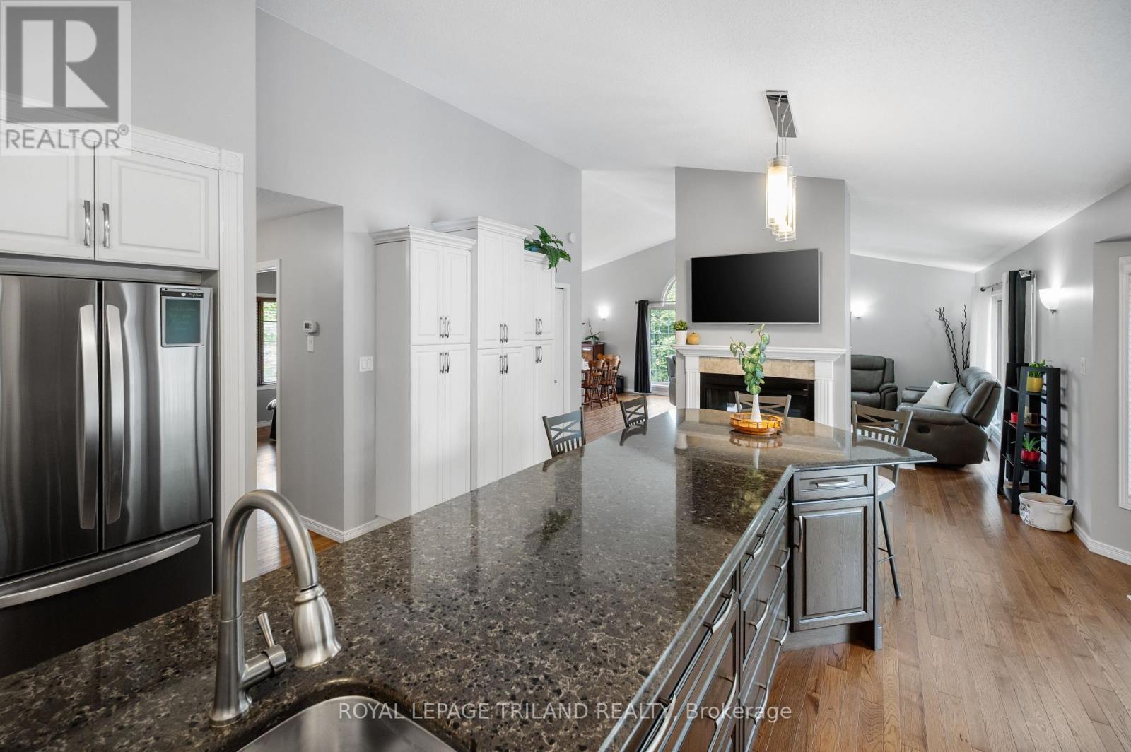 2670 Putnam Road, Thames Centre, Ontario  N0L 2B0 - Photo 15 - X12421865