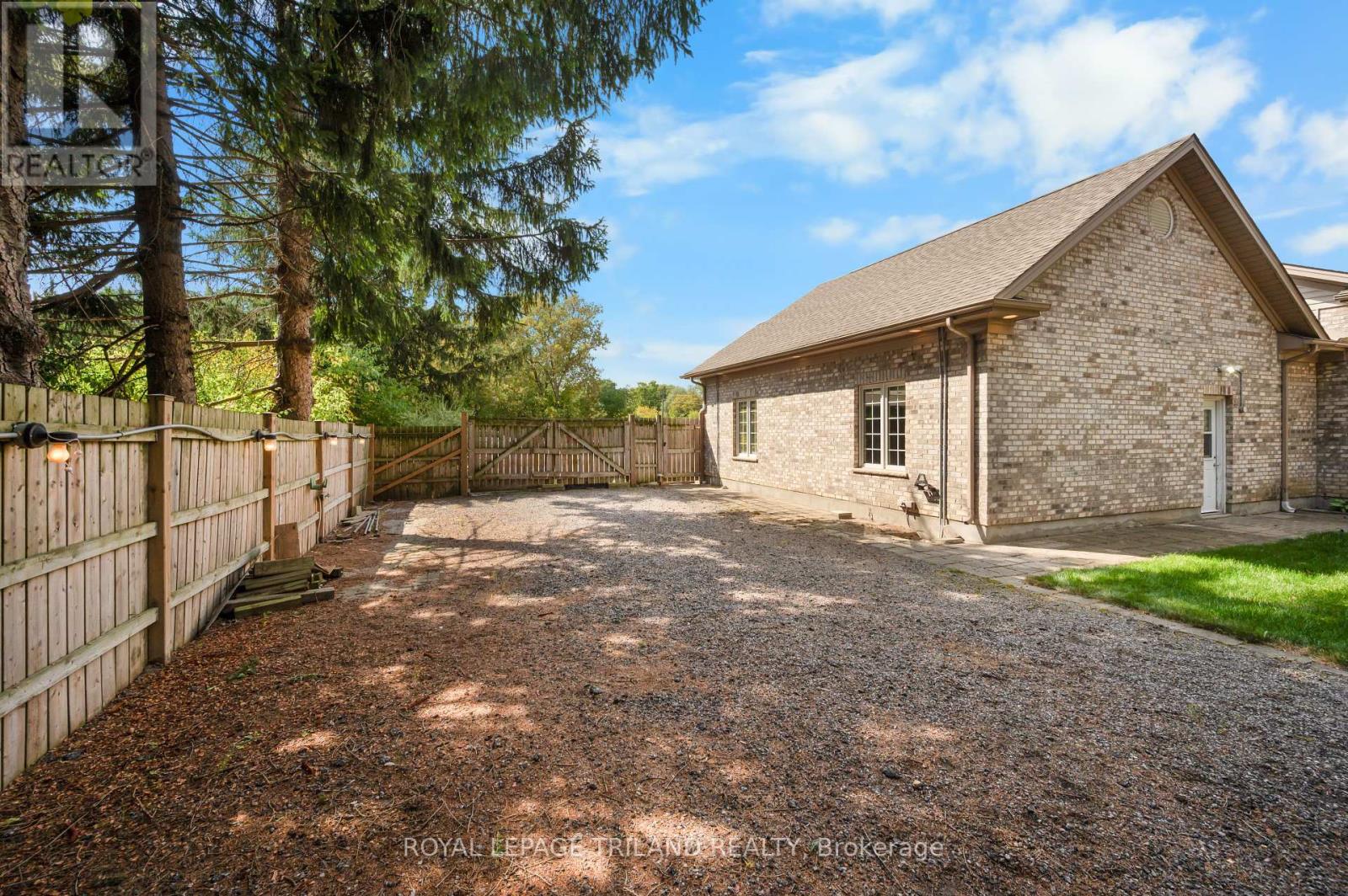 2670 Putnam Road, Thames Centre, Ontario  N0L 2B0 - Photo 39 - X12421865