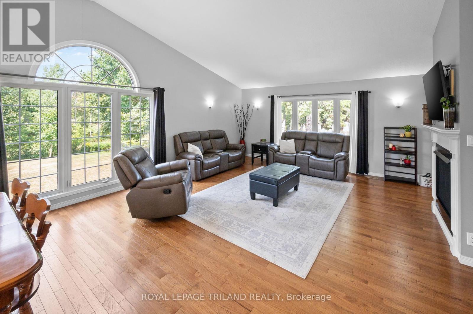 2670 Putnam Road, Thames Centre, Ontario  N0L 2B0 - Photo 9 - X12421865