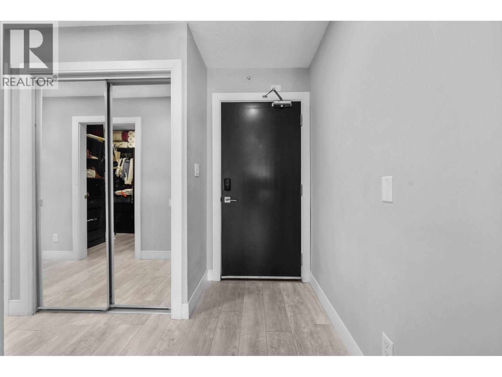 2507 689 Abbott Street, Vancouver, British Columbia  V6B 0J2 - Photo 2 - R3049358