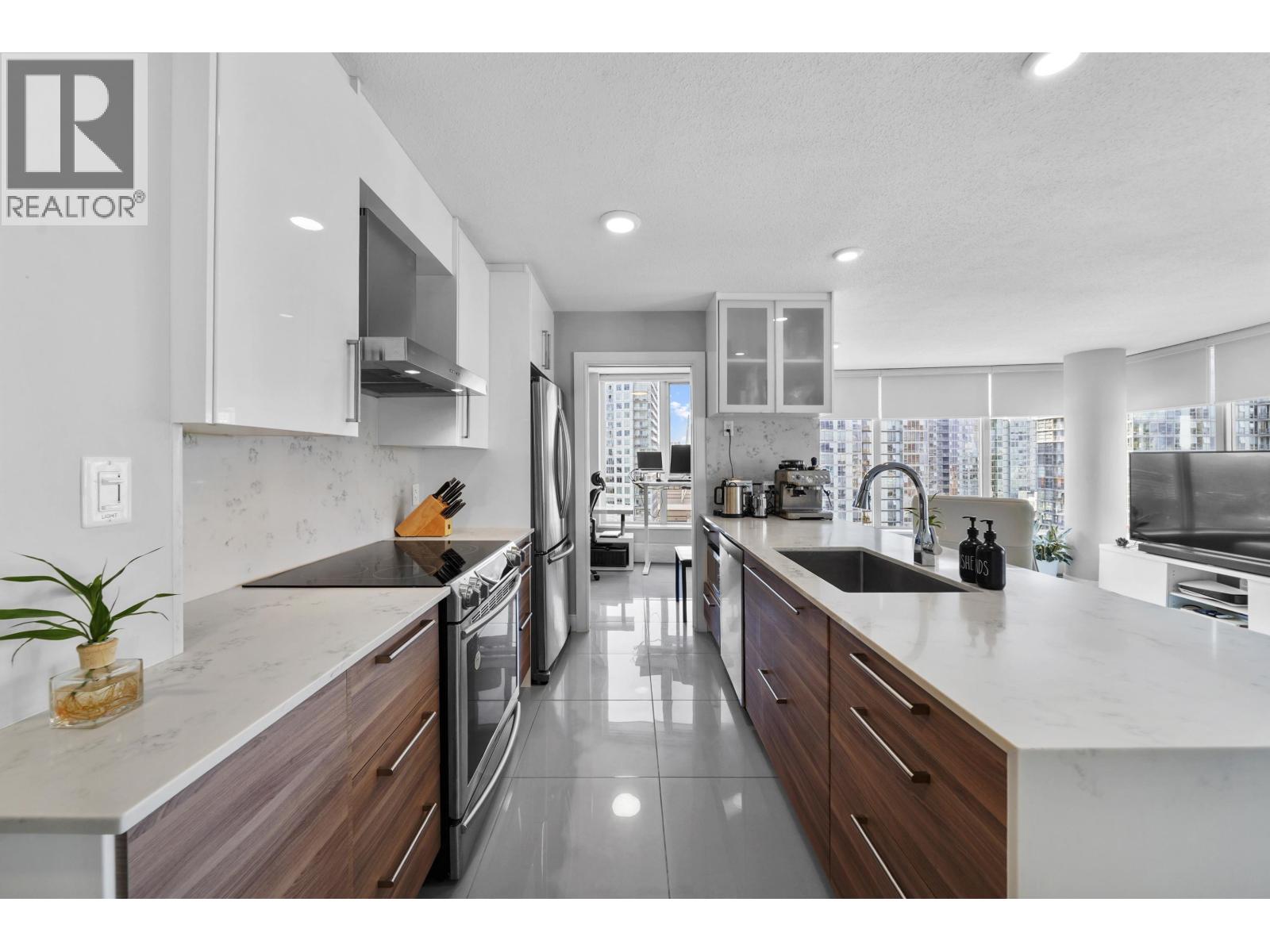 2507 689 Abbott Street, Vancouver, British Columbia  V6B 0J2 - Photo 5 - R3049358