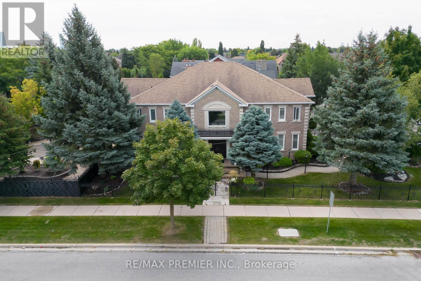 1 Radley Street, Vaughan (East Woodbridge), Ontario  L4L 8J7 - Photo 1 - N12421654