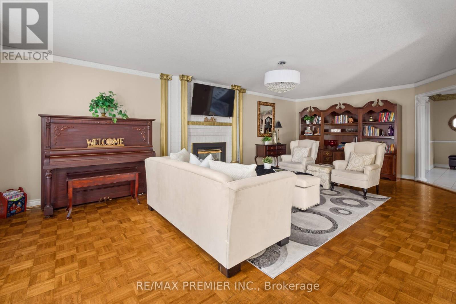 1 Radley Street, Vaughan (East Woodbridge), Ontario  L4L 8J7 - Photo 15 - N12421654