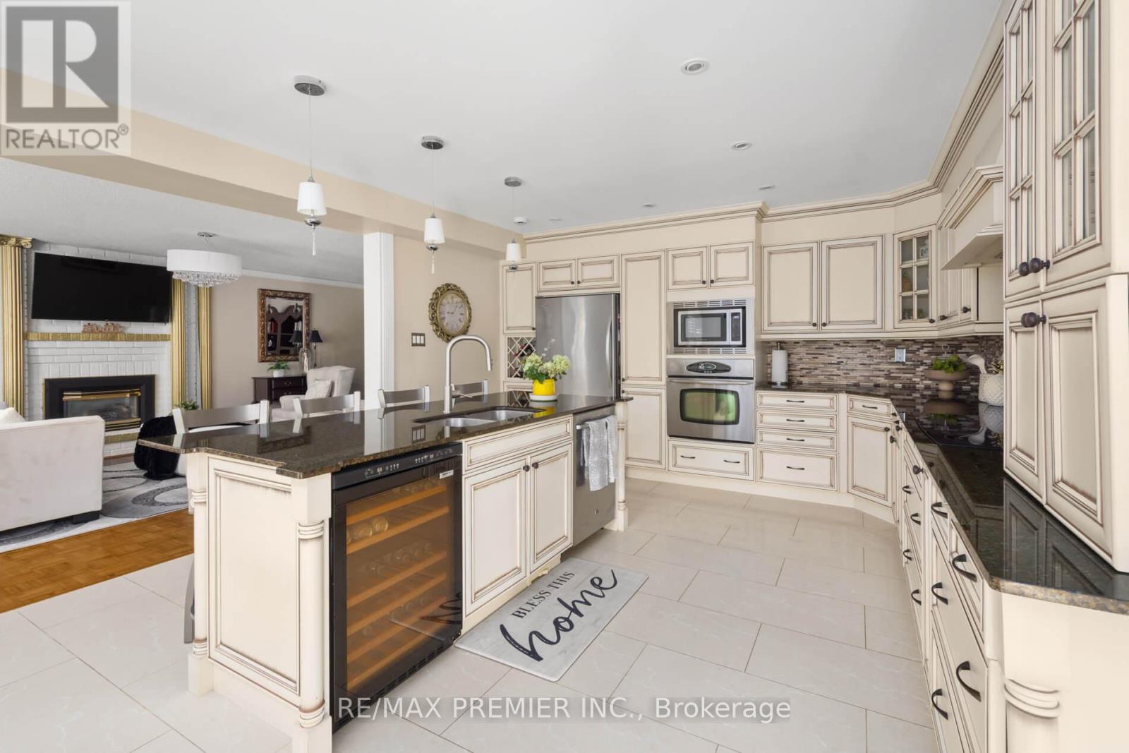 1 Radley Street, Vaughan (East Woodbridge), Ontario  L4L 8J7 - Photo 20 - N12421654