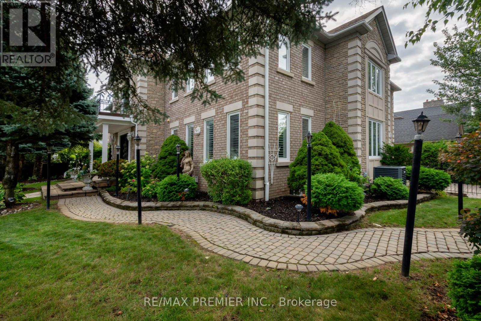 1 Radley Street, Vaughan (East Woodbridge), Ontario  L4L 8J7 - Photo 3 - N12421654