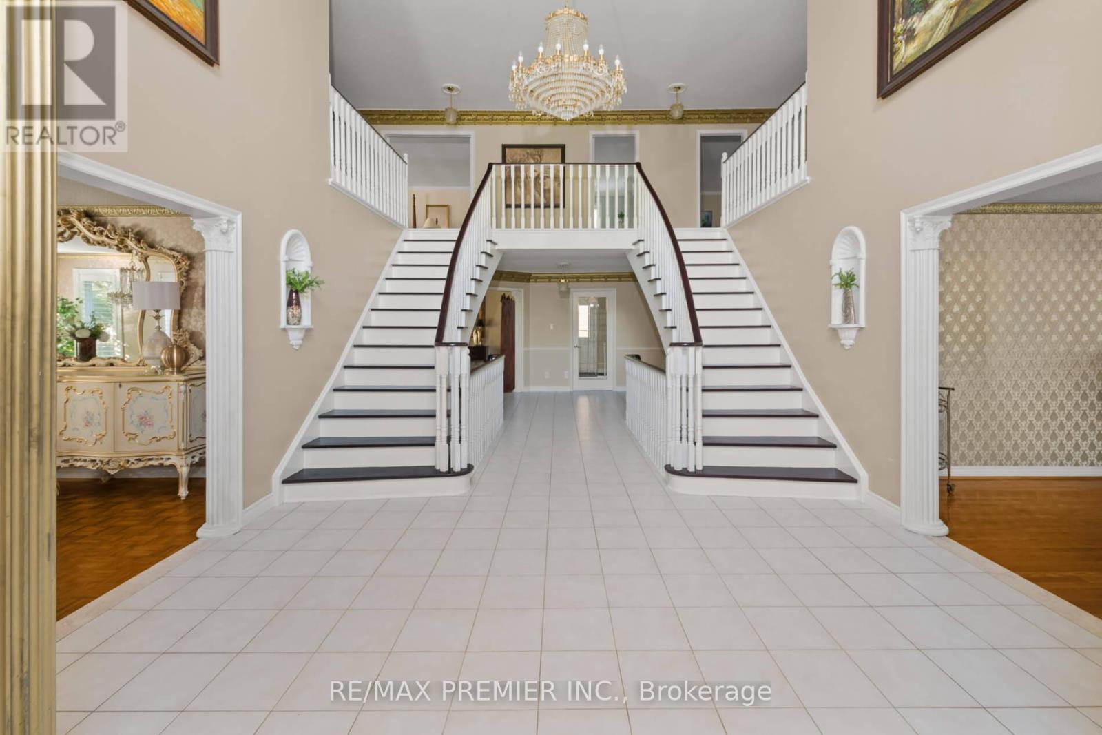 1 Radley Street, Vaughan (East Woodbridge), Ontario  L4L 8J7 - Photo 6 - N12421654
