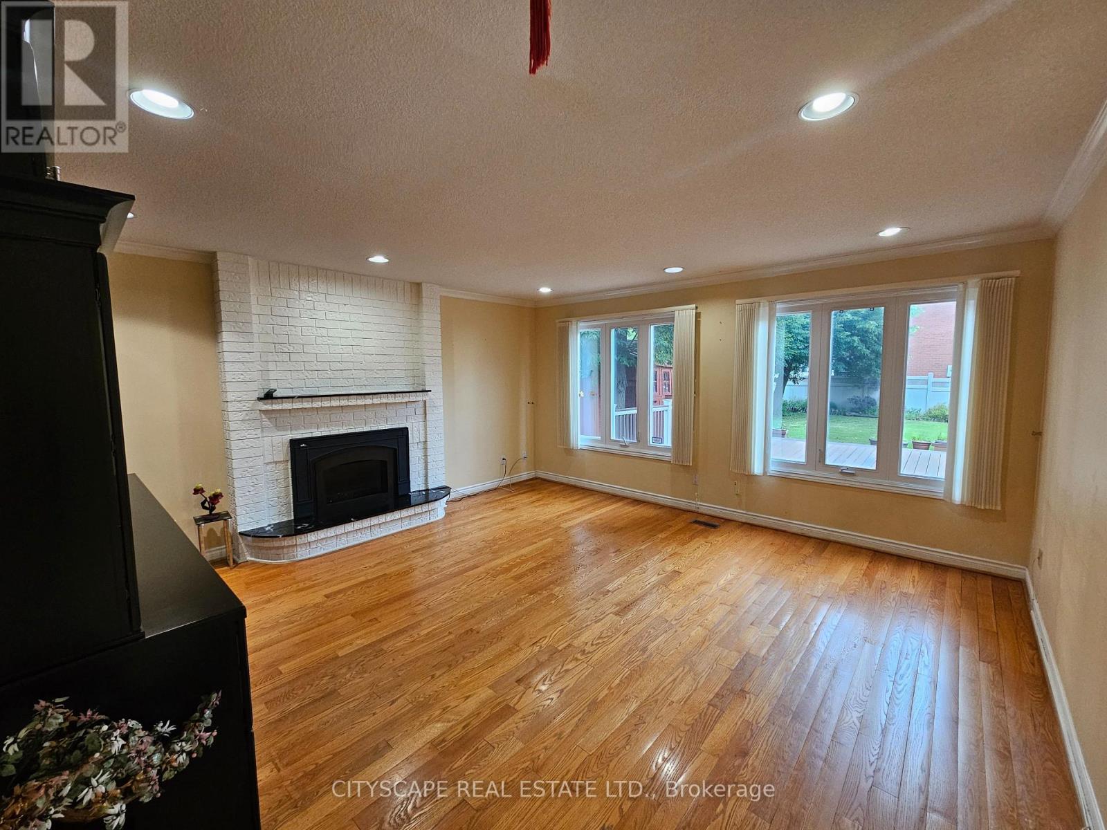 406 Weldrick Road E, Richmond Hill, Ontario  L4B 2M8 - Photo 11 - N12421690
