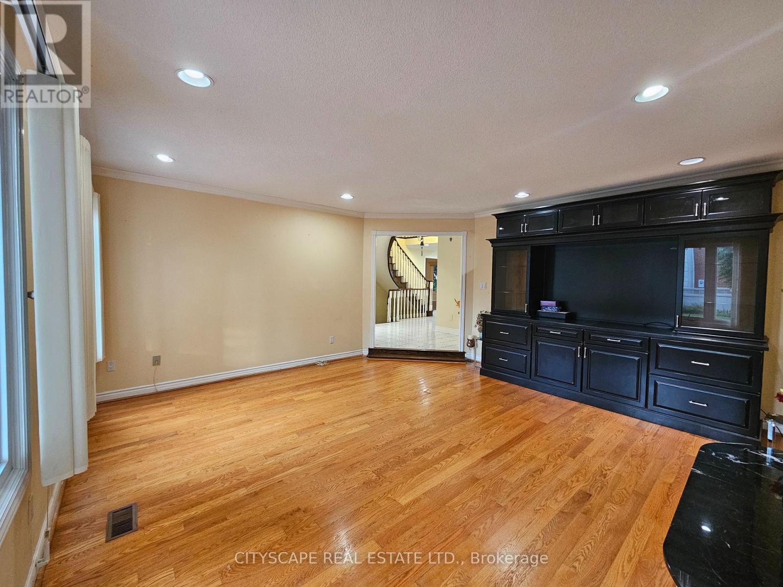 406 Weldrick Road E, Richmond Hill, Ontario  L4B 2M8 - Photo 12 - N12421690