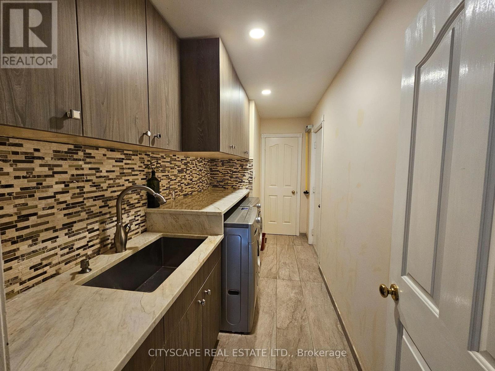 406 Weldrick Road E, Richmond Hill, Ontario  L4B 2M8 - Photo 14 - N12421690