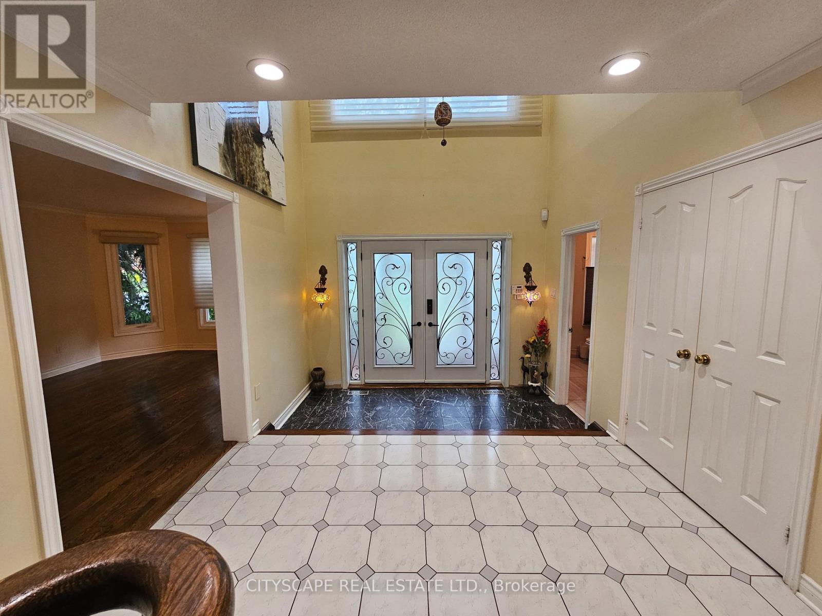 406 Weldrick Road E, Richmond Hill, Ontario  L4B 2M8 - Photo 2 - N12421690
