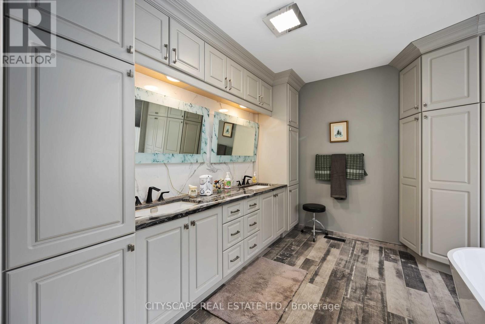 406 Weldrick Road E, Richmond Hill, Ontario  L4B 2M8 - Photo 20 - N12421690