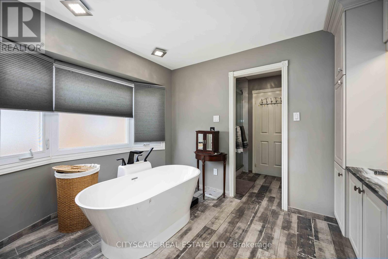 406 Weldrick Road E, Richmond Hill, Ontario  L4B 2M8 - Photo 21 - N12421690