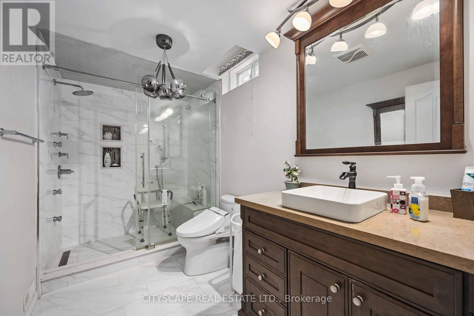 406 Weldrick Road E, Richmond Hill, Ontario  L4B 2M8 - Photo 31 - N12421690
