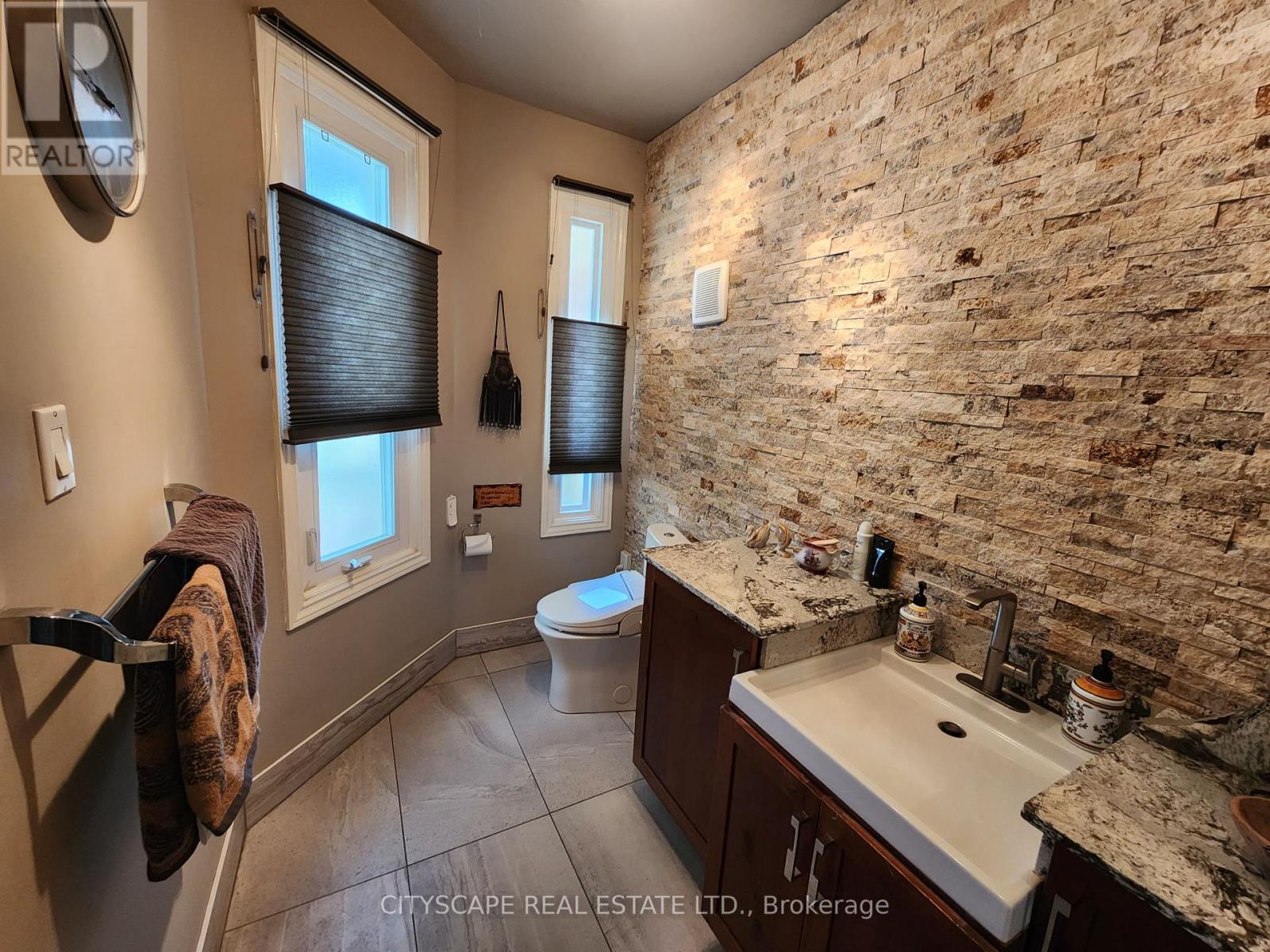 406 Weldrick Road E, Richmond Hill, Ontario  L4B 2M8 - Photo 4 - N12421690