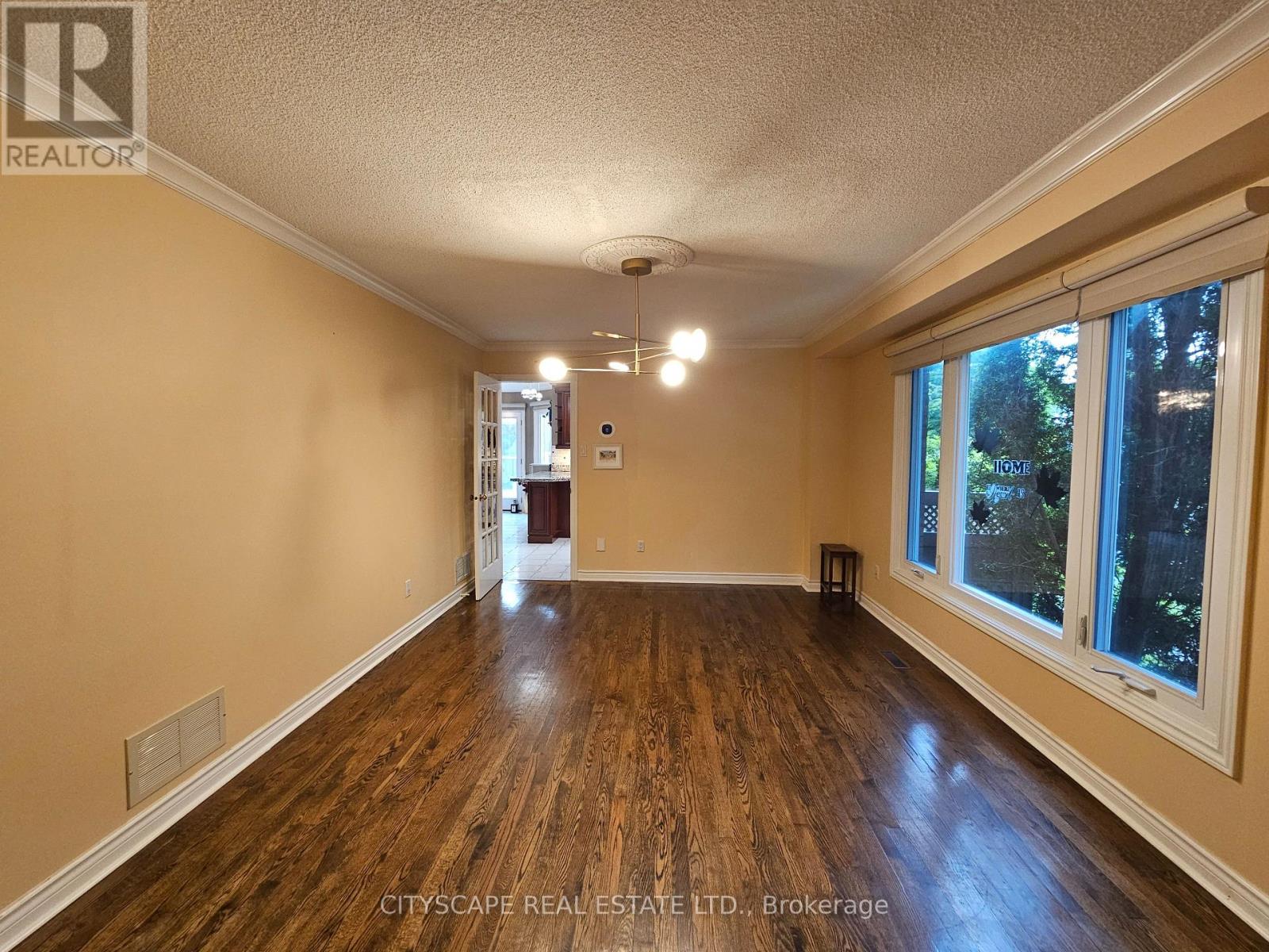 406 Weldrick Road E, Richmond Hill, Ontario  L4B 2M8 - Photo 6 - N12421690