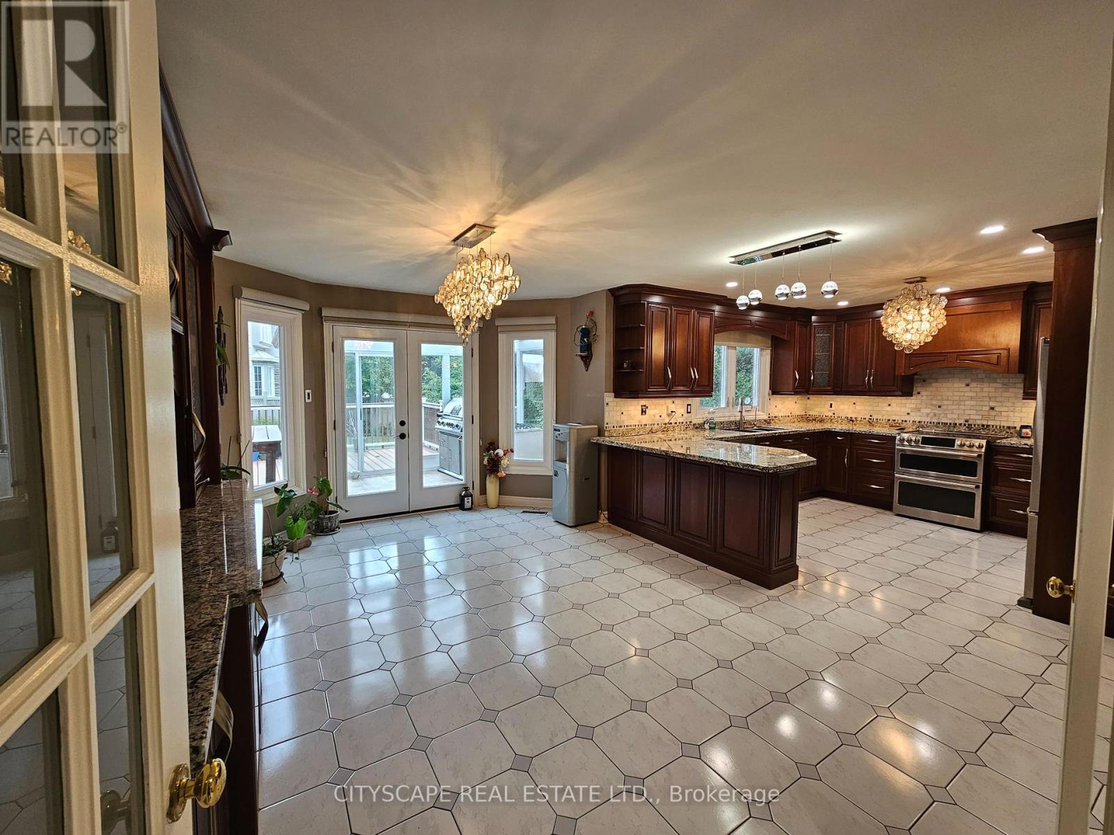 406 Weldrick Road E, Richmond Hill, Ontario  L4B 2M8 - Photo 7 - N12421690