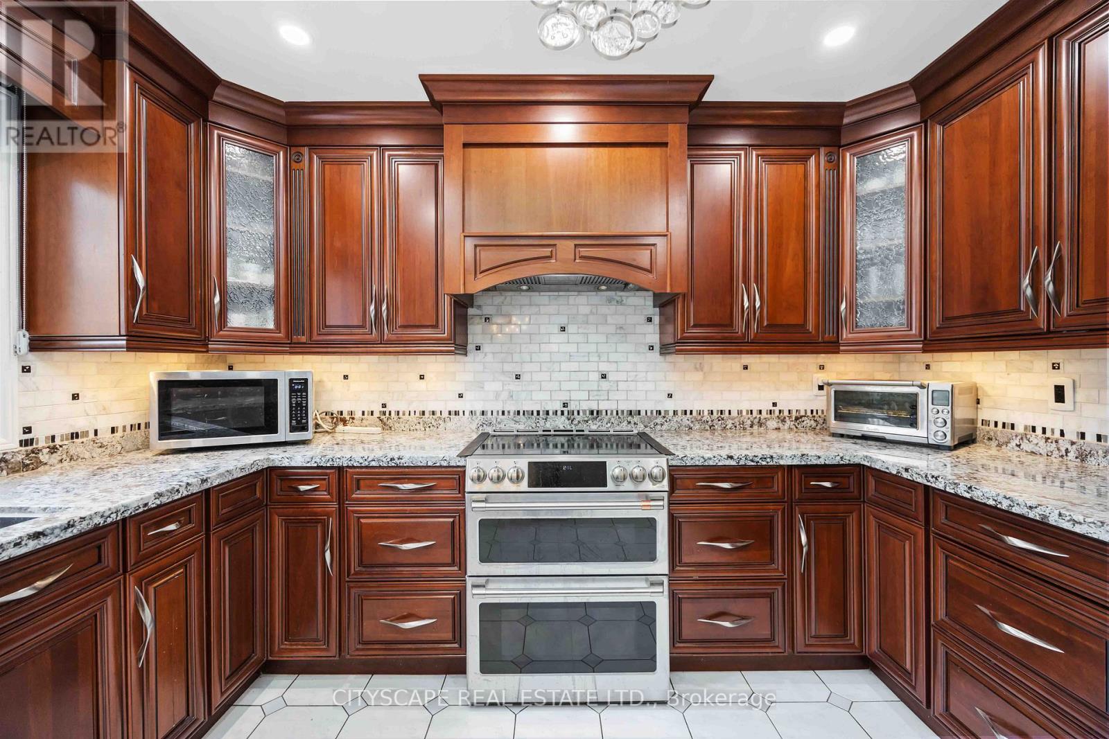 406 Weldrick Road E, Richmond Hill, Ontario  L4B 2M8 - Photo 9 - N12421690