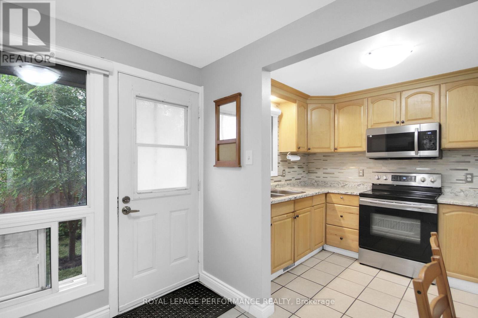 360 Woodfield Drive, Ottawa, Ontario  K2G 3W9 - Photo 15 - X12421738
