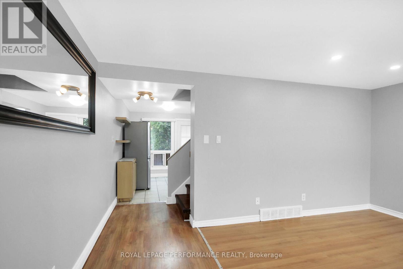 360 Woodfield Drive, Ottawa, Ontario  K2G 3W9 - Photo 3 - X12421738