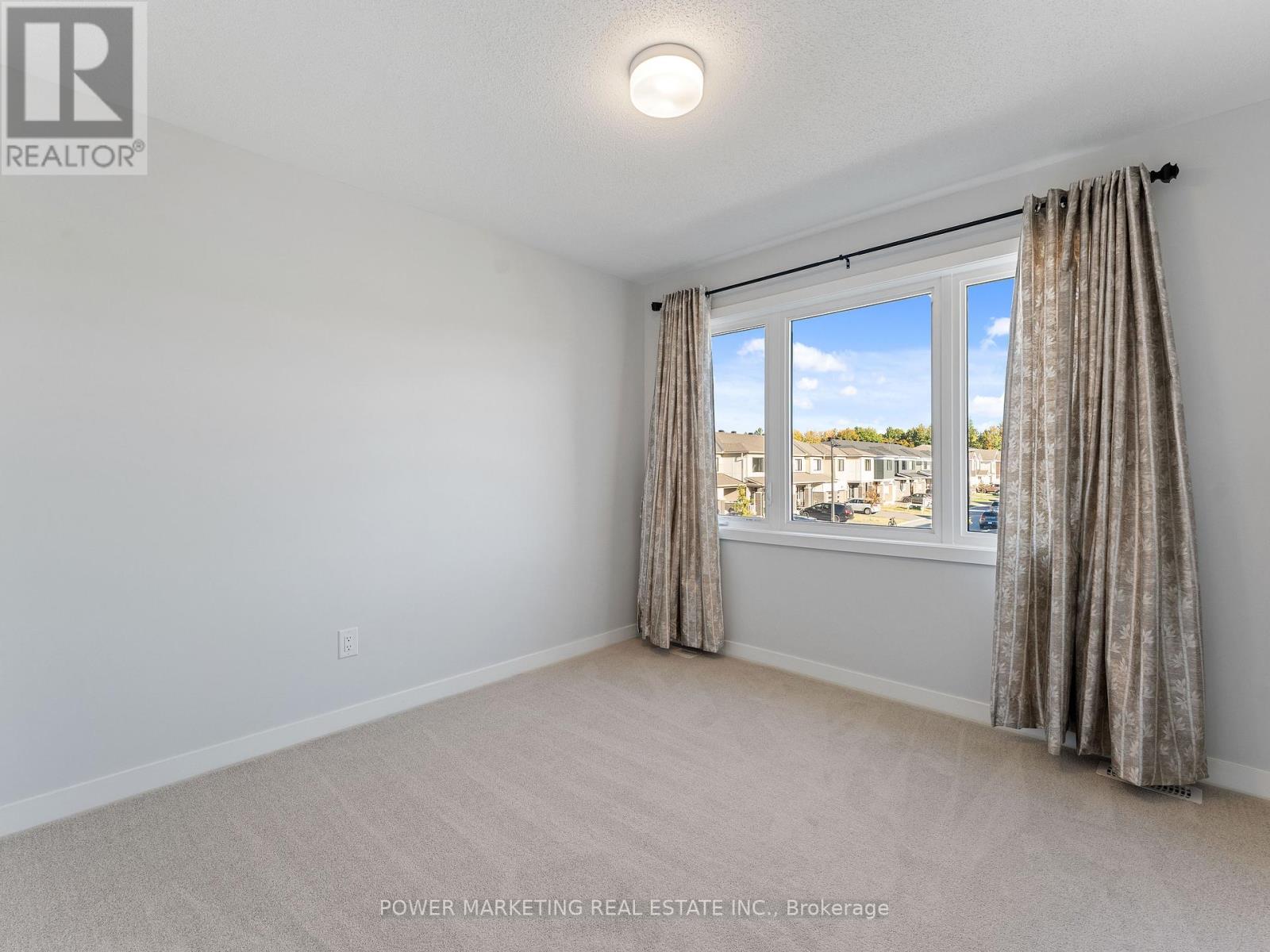 1017 Curraglass Walk, Ottawa, Ontario  K2S 3A6 - Photo 19 - X12421765