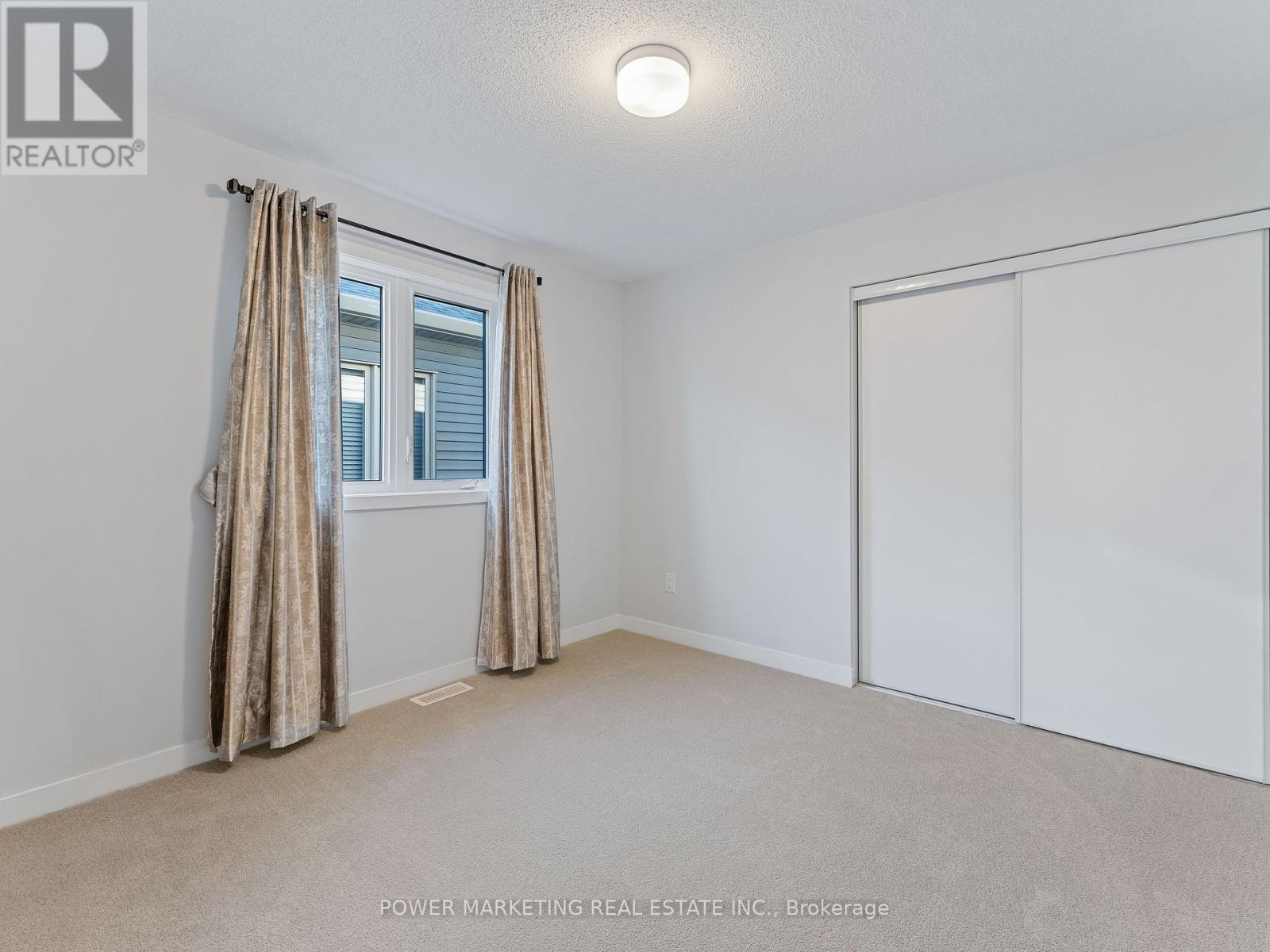 1017 Curraglass Walk, Ottawa, Ontario  K2S 3A6 - Photo 21 - X12421765