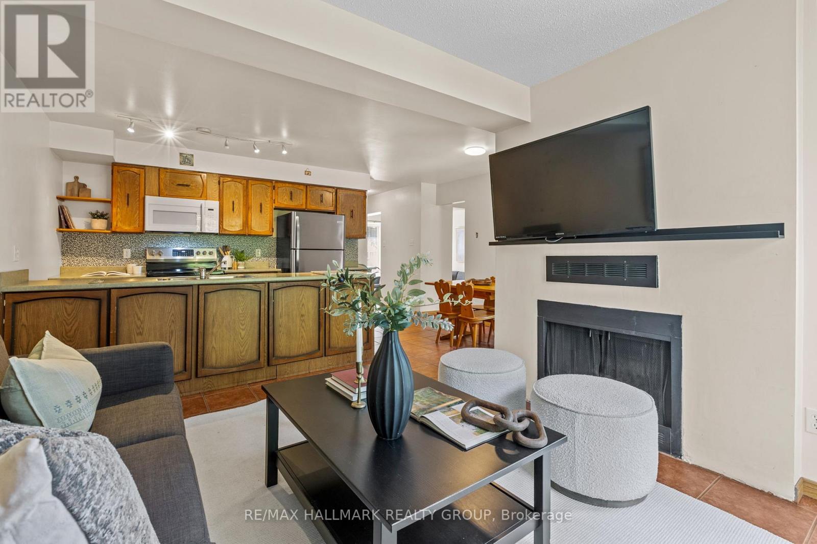 7 Naismith Crescent, Ottawa, Ontario  K2L 2K7 - Photo 10 - X12421817