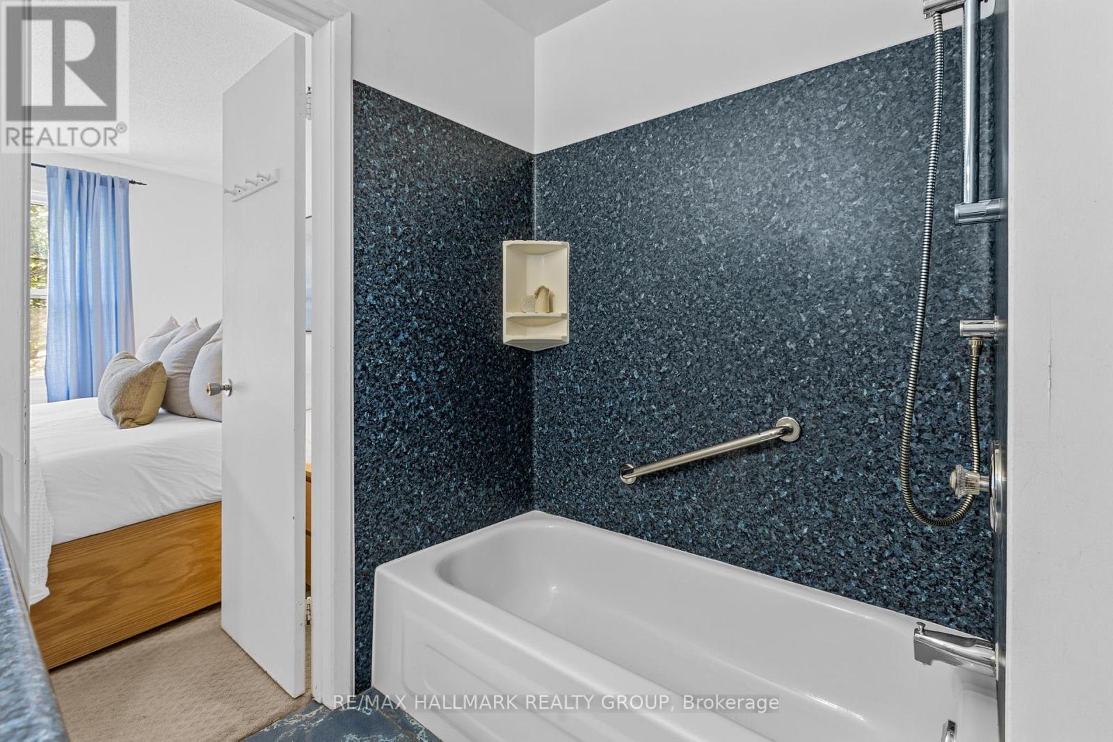 7 Naismith Crescent, Ottawa, Ontario  K2L 2K7 - Photo 15 - X12421817