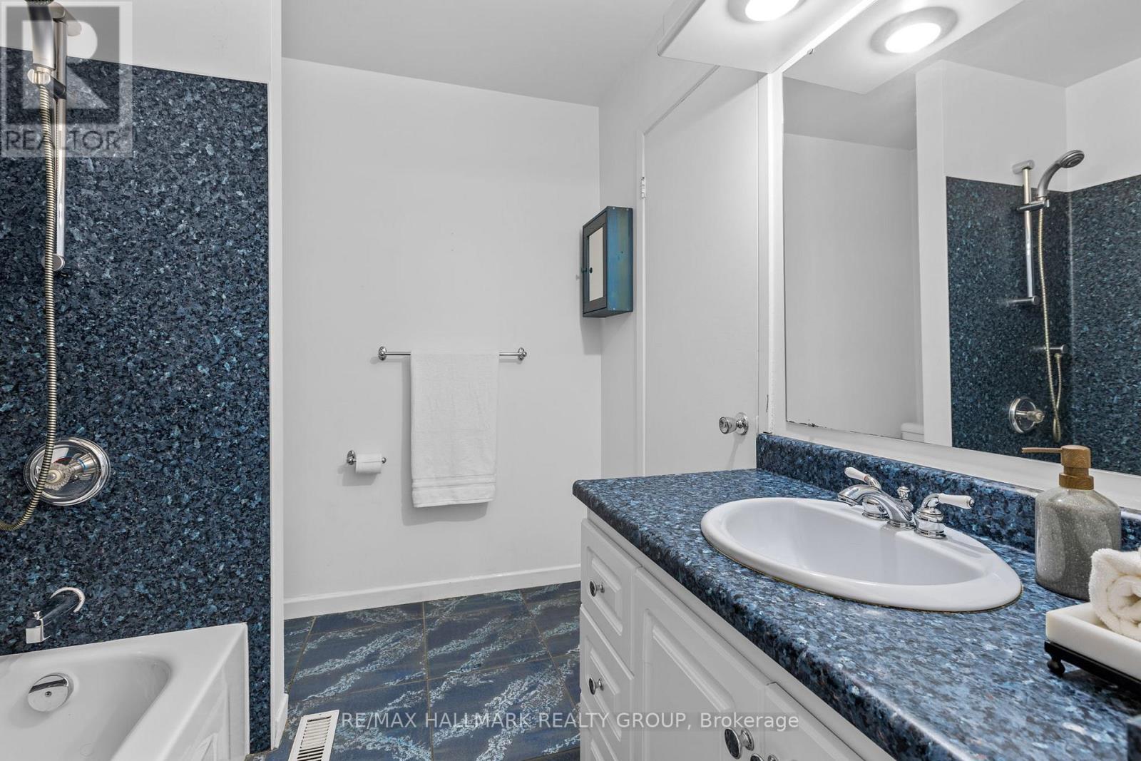 7 Naismith Crescent, Ottawa, Ontario  K2L 2K7 - Photo 16 - X12421817