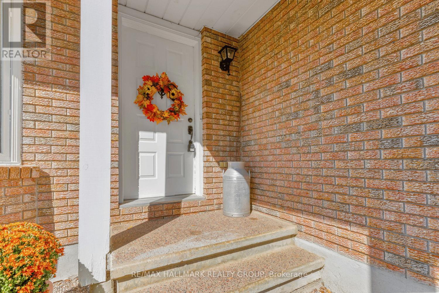 7 Naismith Crescent, Ottawa, Ontario  K2L 2K7 - Photo 2 - X12421817