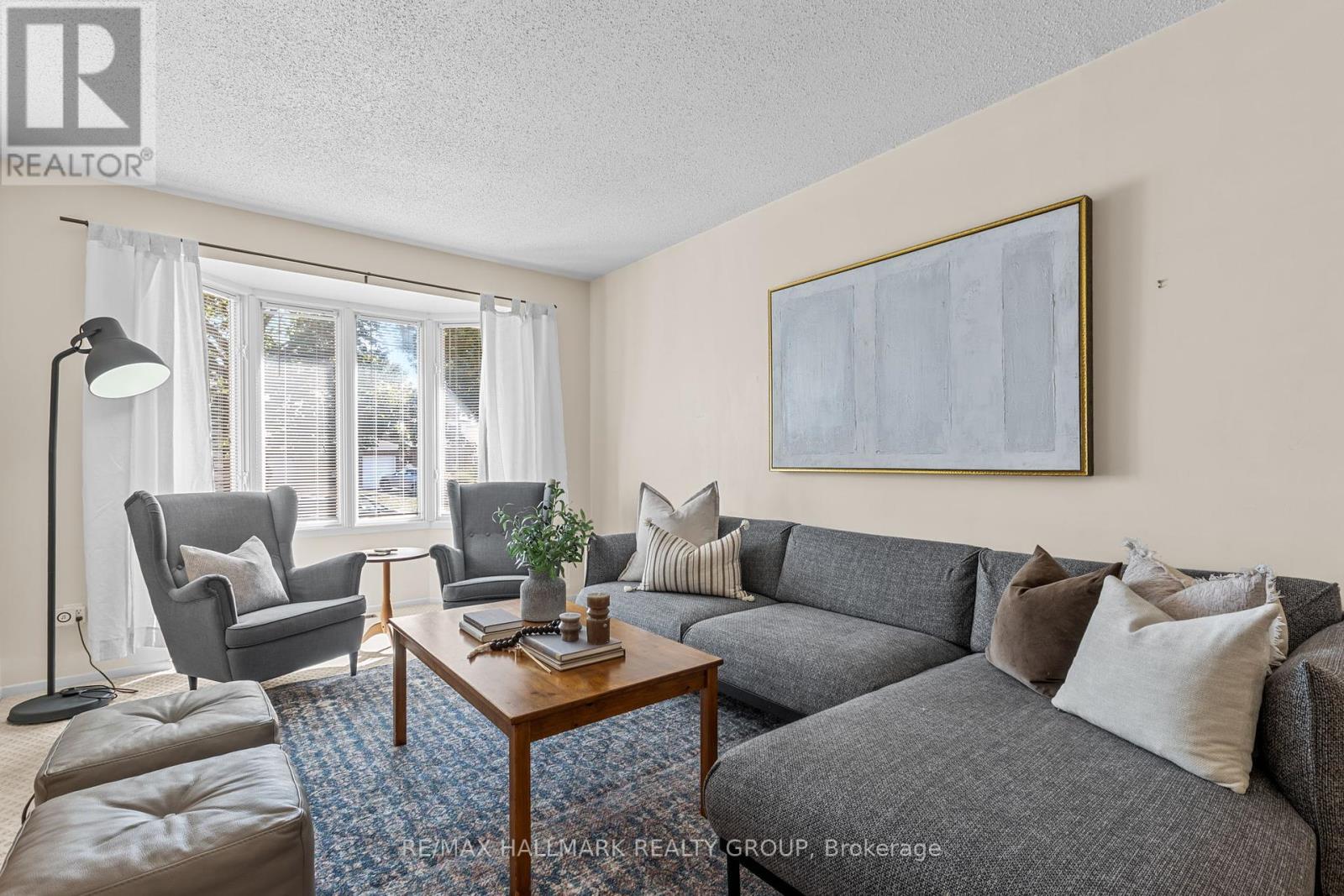 7 Naismith Crescent, Ottawa, Ontario  K2L 2K7 - Photo 4 - X12421817