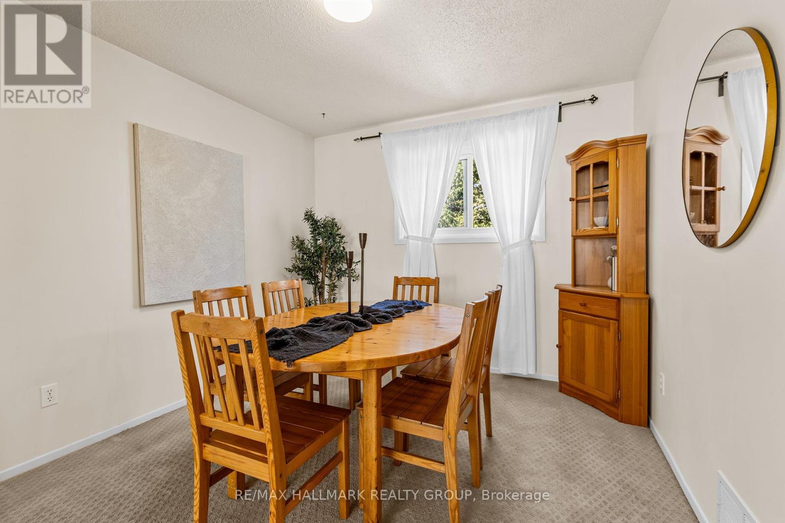 7 Naismith Crescent, Ottawa, Ontario  K2L 2K7 - Photo 6 - X12421817