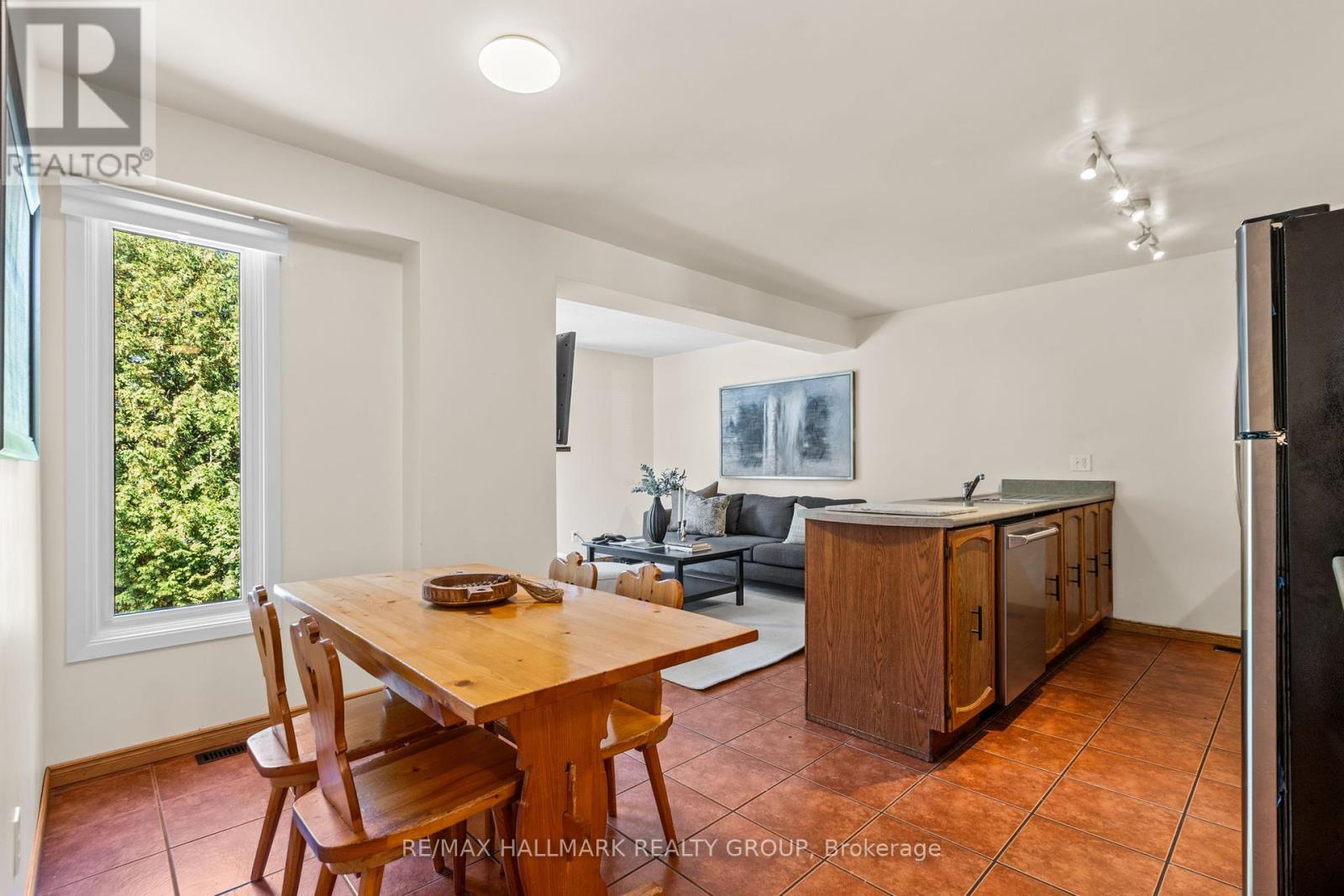 7 Naismith Crescent, Ottawa, Ontario  K2L 2K7 - Photo 7 - X12421817