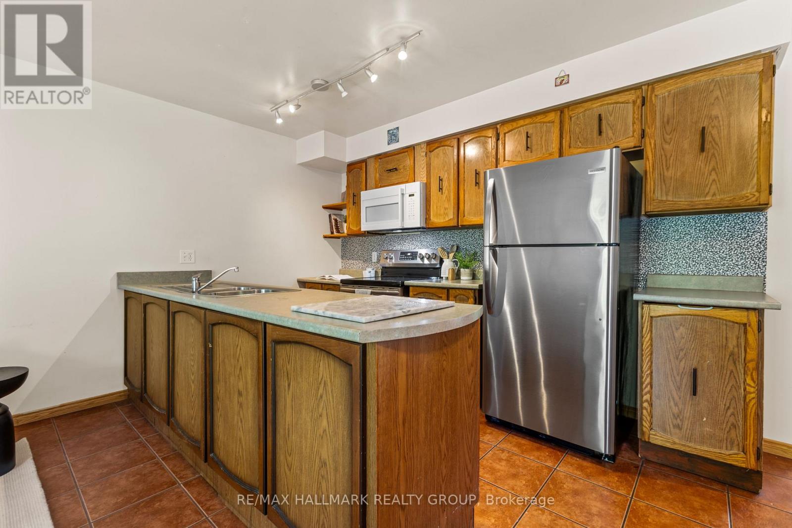 7 Naismith Crescent, Ottawa, Ontario  K2L 2K7 - Photo 8 - X12421817