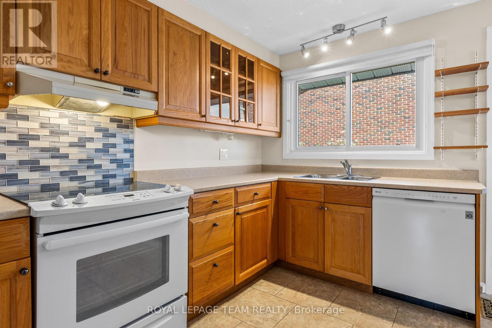 153 David Drive, Ottawa, Ontario  K2G 2N6 - Photo 15 - X12421830