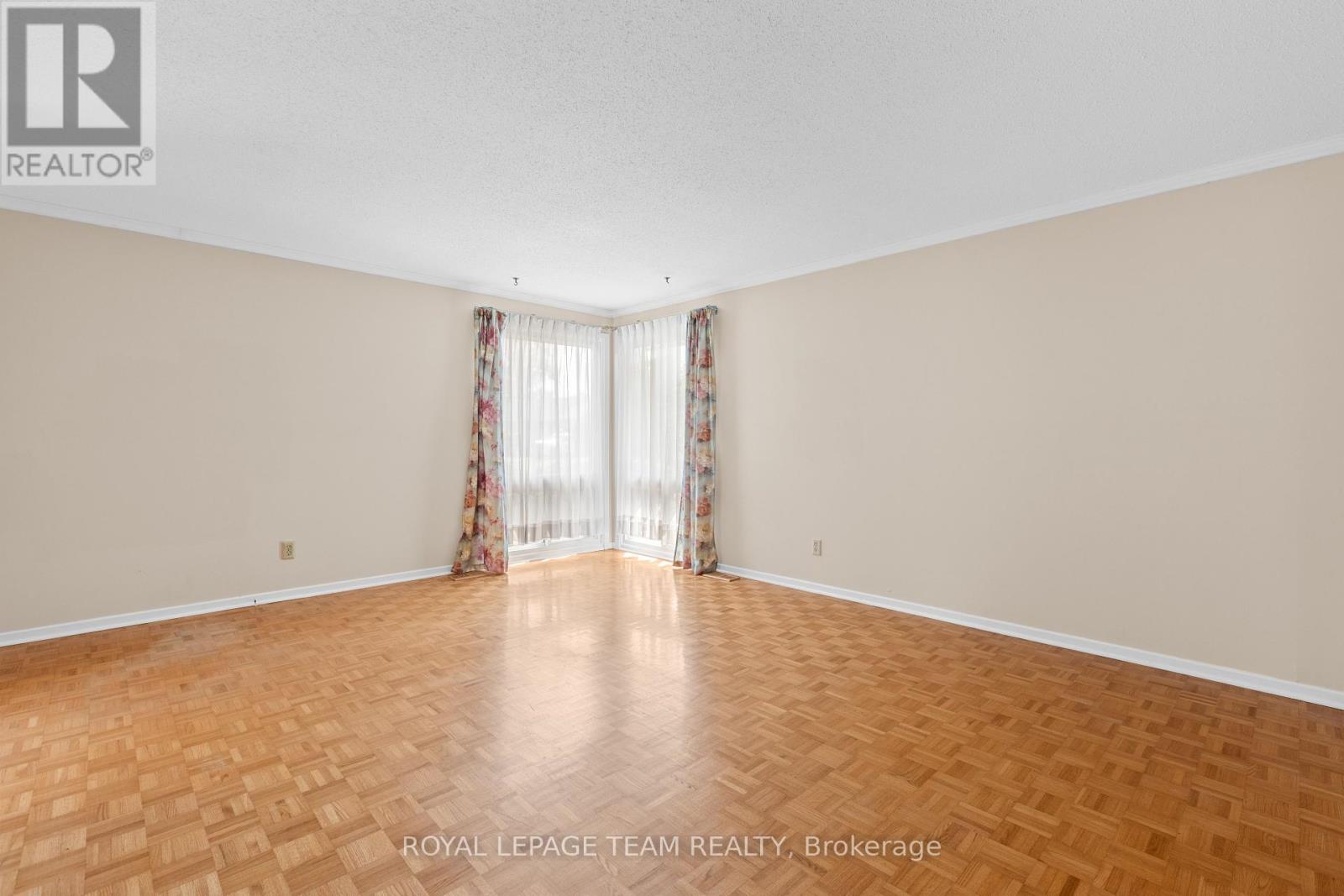 153 David Drive, Ottawa, Ontario  K2G 2N6 - Photo 6 - X12421830