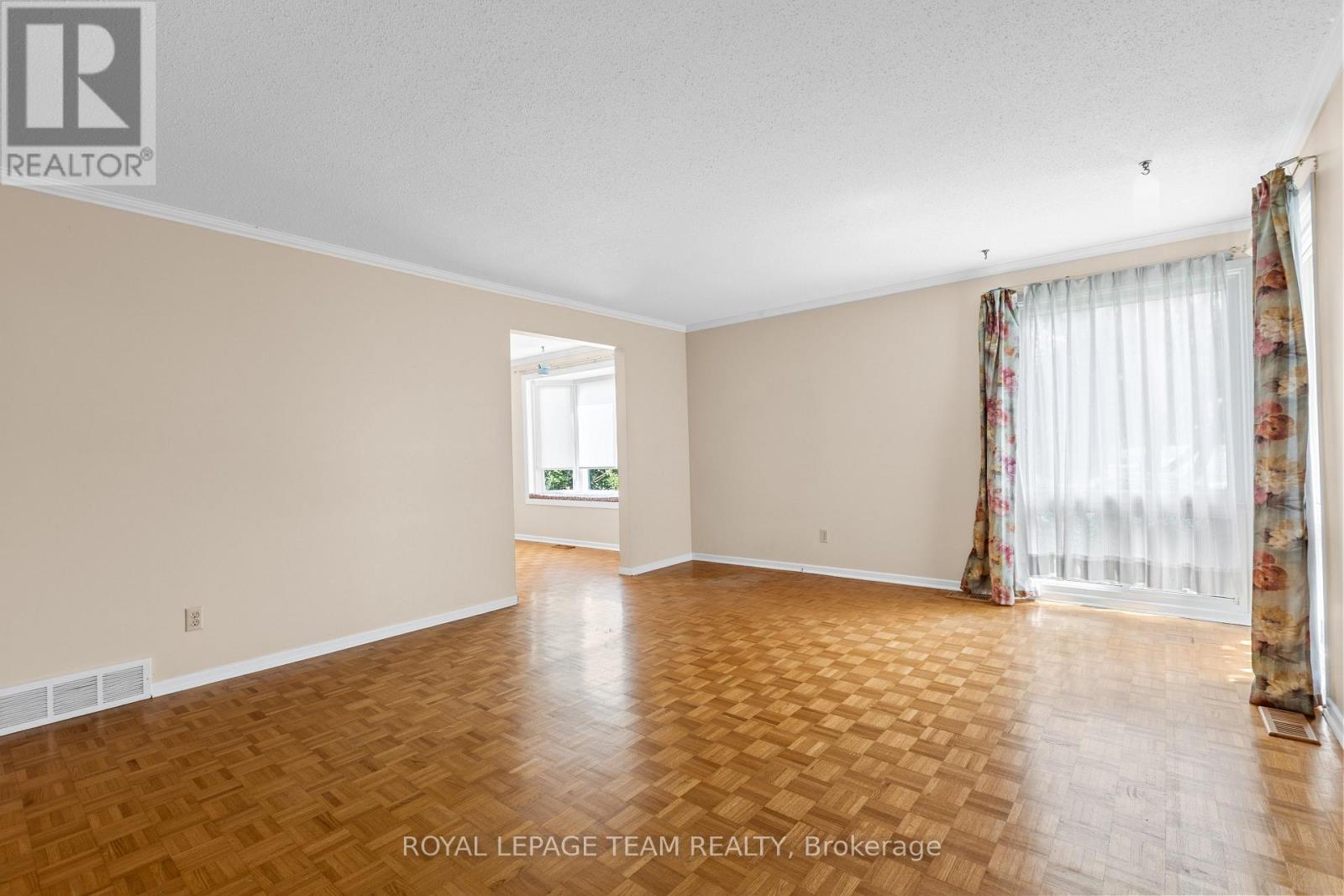 153 David Drive, Ottawa, Ontario  K2G 2N6 - Photo 7 - X12421830