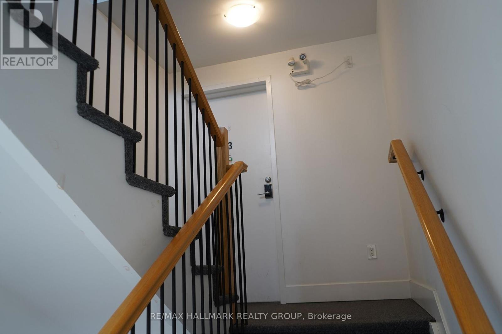 70 Russell Avenue, Ottawa, Ontario  K1N 7X1 - Photo 9 - X12421864