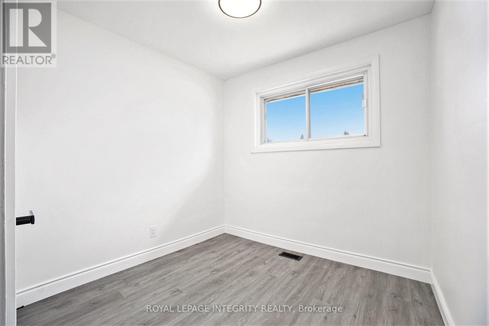 33 Majestic Drive, Ottawa, Ontario  K2G 1C6 - Photo 15 - X12421866
