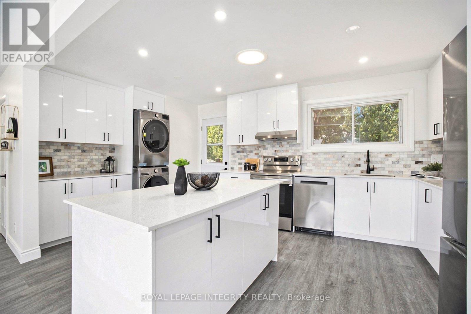 33 Majestic Drive, Ottawa, Ontario  K2G 1C6 - Photo 8 - X12421866