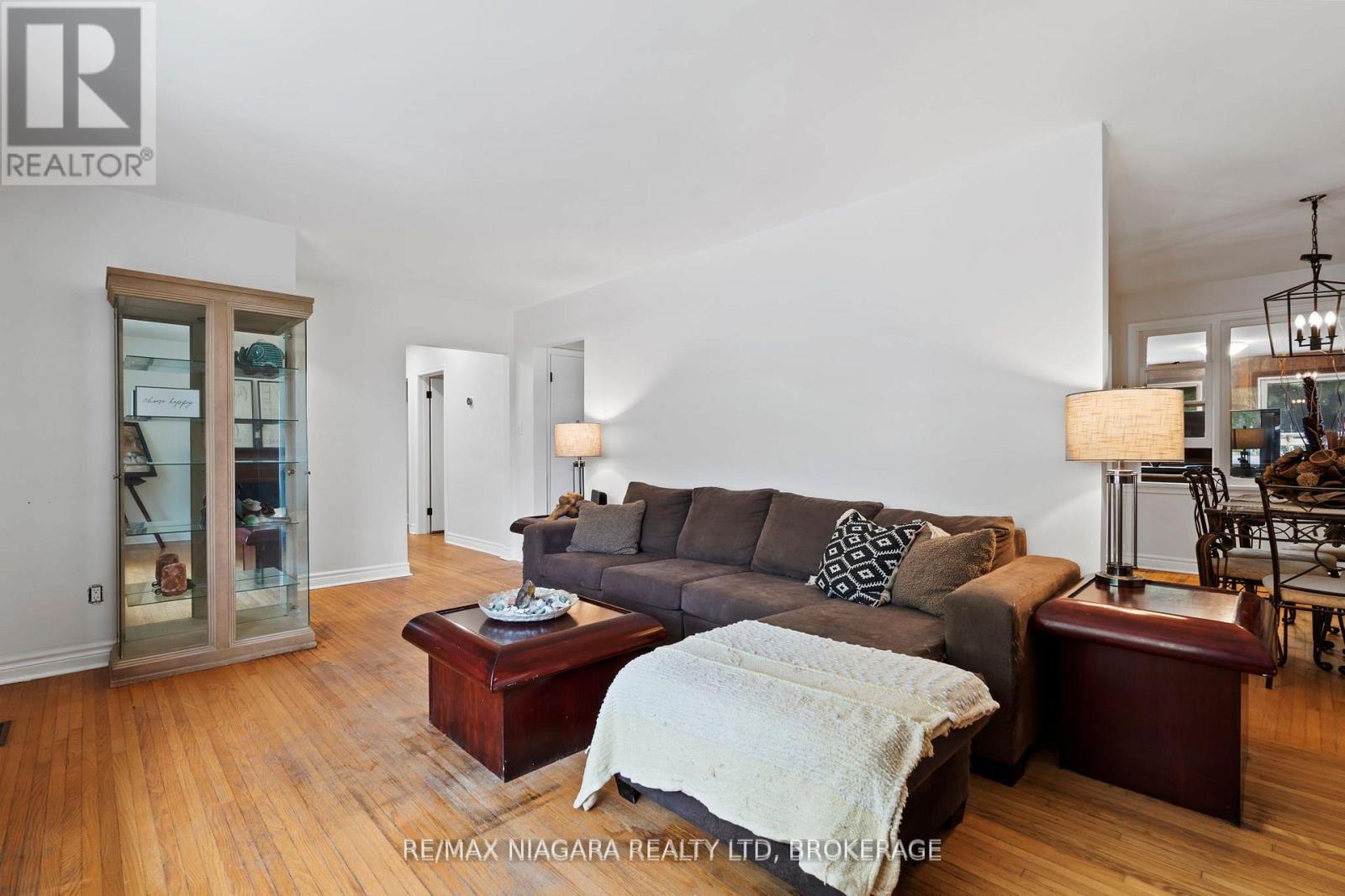 3416 Sheppard Crescent, Niagara Falls, Ontario  L2J 2Y1 - Photo 8 - X12421758