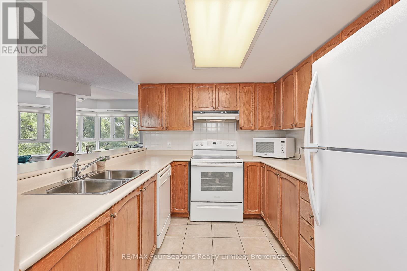 310 - 16 Raglan Street, Collingwood, Ontario  L9Y 4Y2 - Photo 16 - S12421786