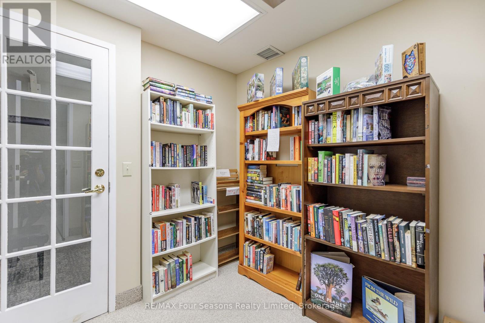 310 - 16 Raglan Street, Collingwood, Ontario  L9Y 4Y2 - Photo 31 - S12421786