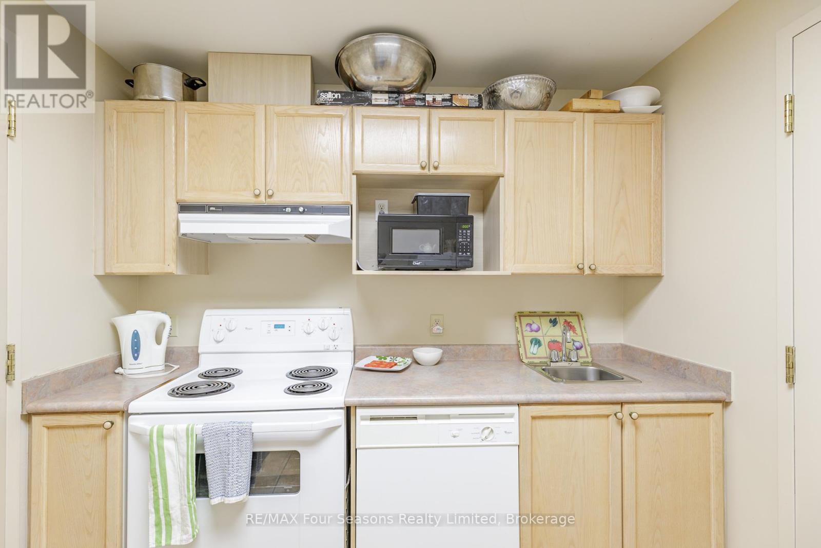310 - 16 Raglan Street, Collingwood, Ontario  L9Y 4Y2 - Photo 32 - S12421786
