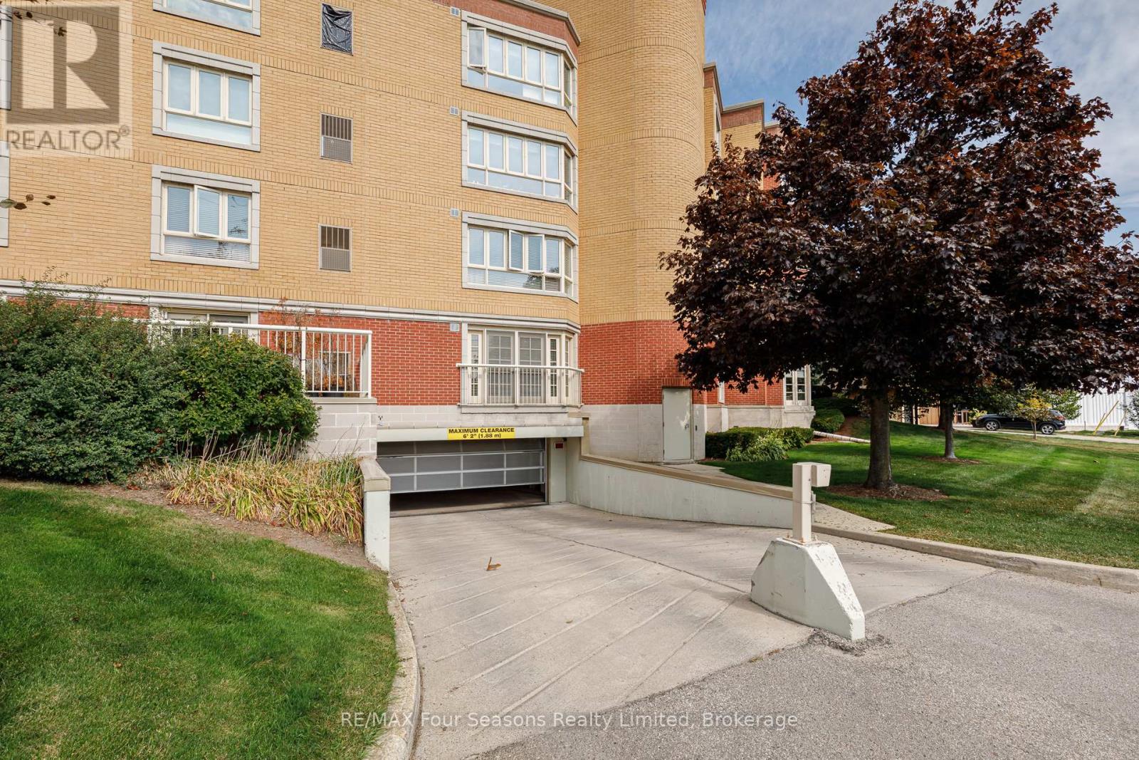 310 - 16 Raglan Street, Collingwood, Ontario  L9Y 4Y2 - Photo 34 - S12421786