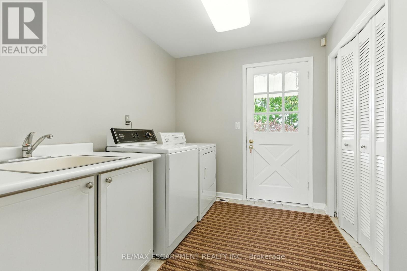 1401 Captain Court, Mississauga, Ontario  L5J 1A9 - Photo 21 - W12421658