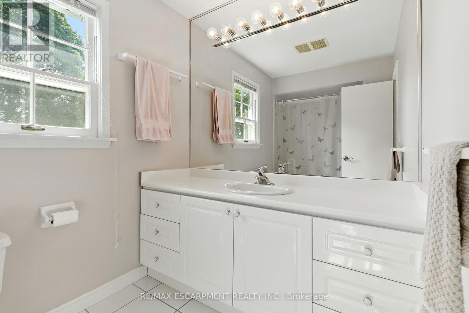 1401 Captain Court, Mississauga, Ontario  L5J 1A9 - Photo 28 - W12421658