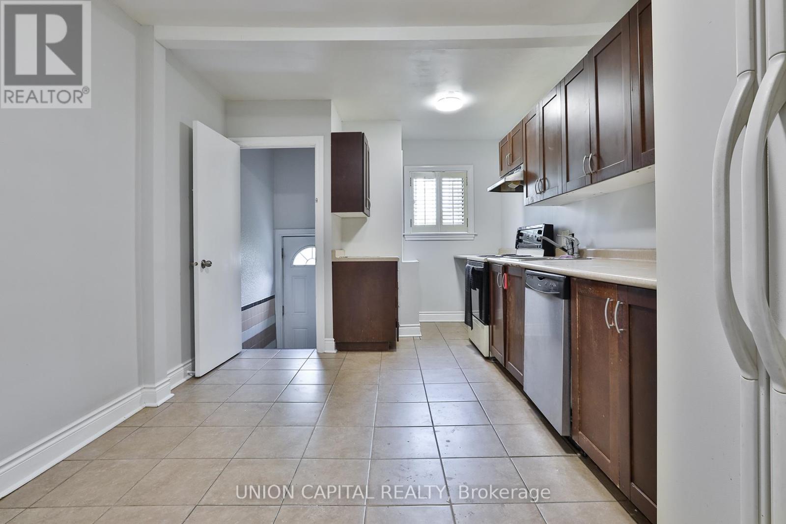38 Claver Avenue, Toronto, Ontario  M6B 2V8 - Photo 10 - W12421668