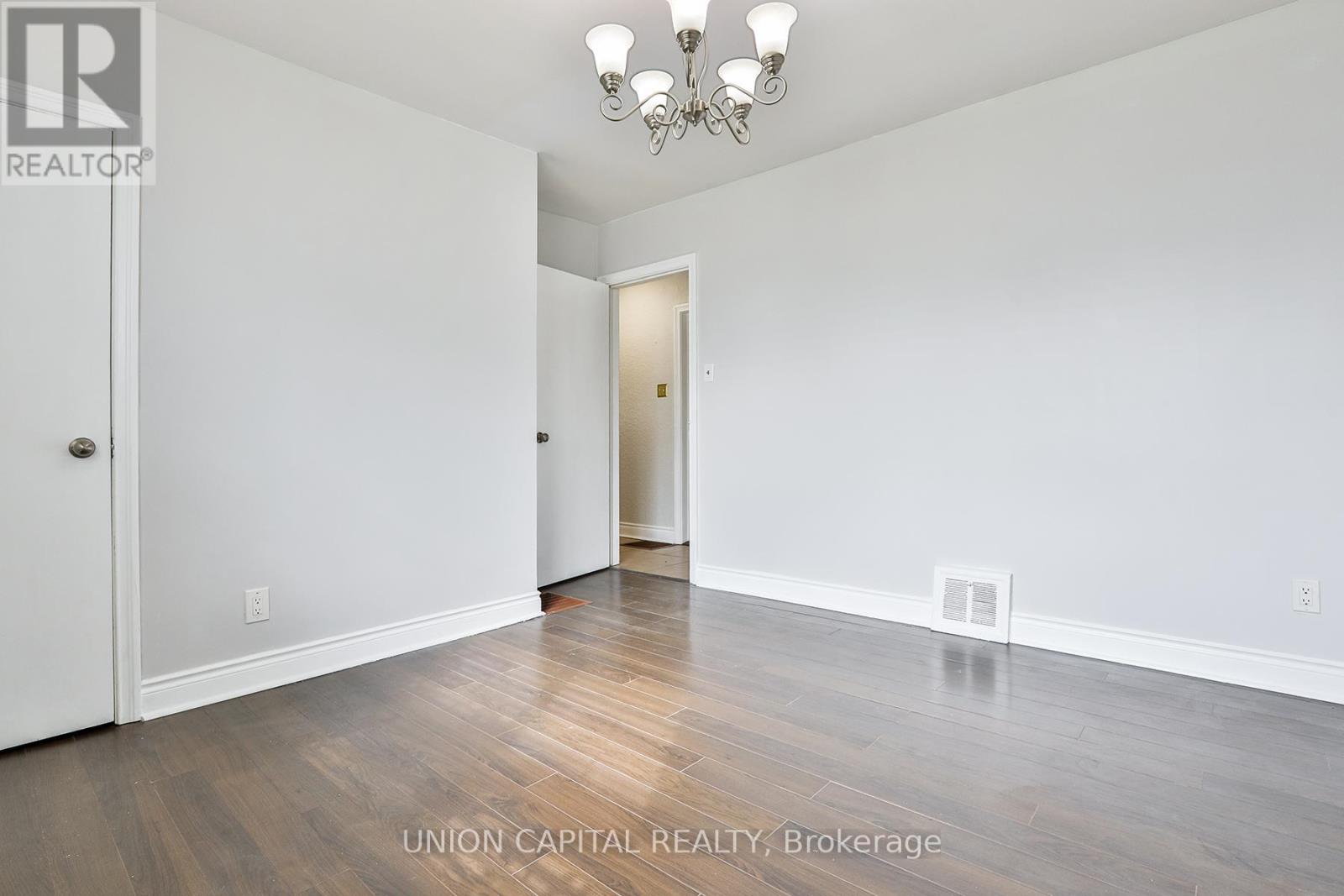 38 Claver Avenue, Toronto, Ontario  M6B 2V8 - Photo 11 - W12421668